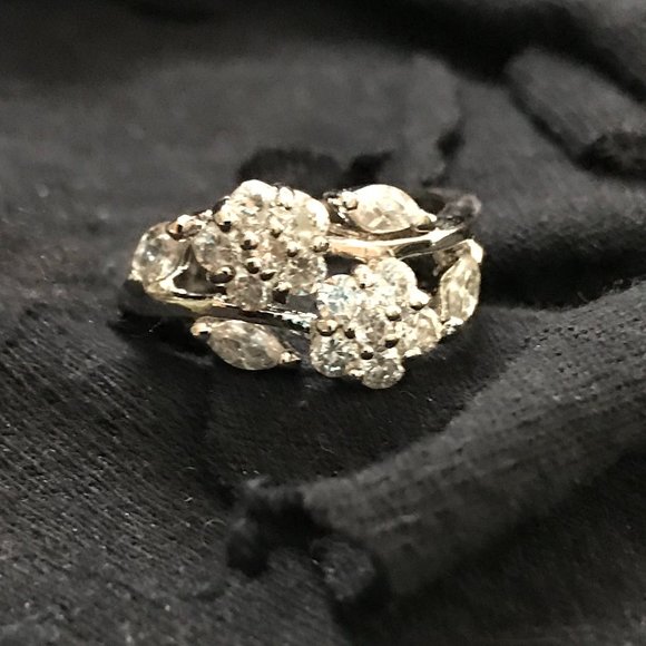 Gorgeous Flower Leaves Clear Stone 925 Silver Ring